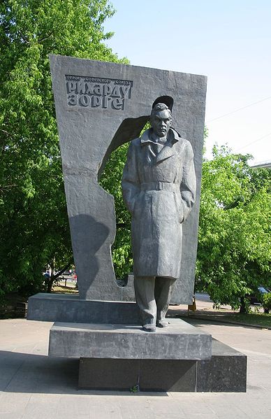 388px-Richard_Zorge_memorial_Moscow.jpg