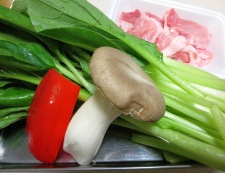 小松菜のオイスターソース炒め　材料