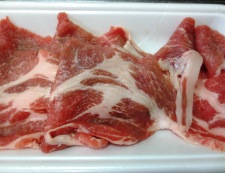 豚肉と厚揚げのすき焼き風　材料②