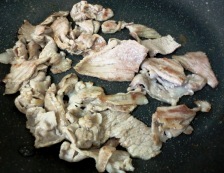 豚肉と厚揚げのすき焼き風　調理①