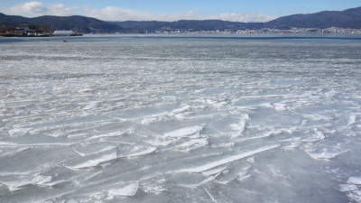 結氷した諏訪湖
