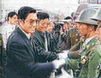 胡 錦 濤 1989 年 在 拉 薩 慰 問 戒 嚴 部 隊
