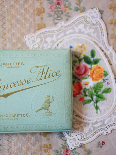 alice-cigarette_1640.jpg