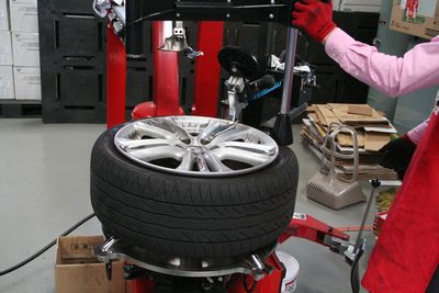ランフラット タイヤ の交換作業