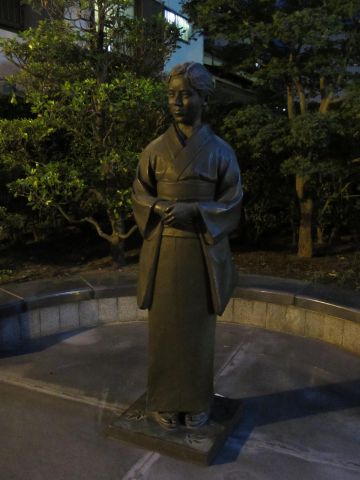 三橋鷹女の像