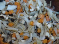 クリームシチューの素ｄｅ炊き込みごはん・野菜を炒める