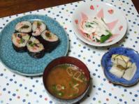 3/4　夕食　太巻き寿司、スナップエンドウとカニ風味かまぼことハムのサラダ、大根の漬物