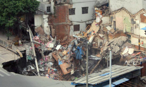 Collapsed-building-in-Gua-010.jpg