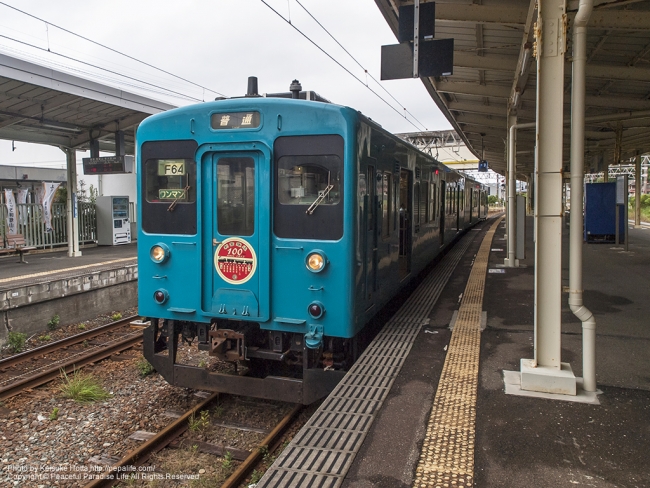 串本駅に停車している新宮行きの電車