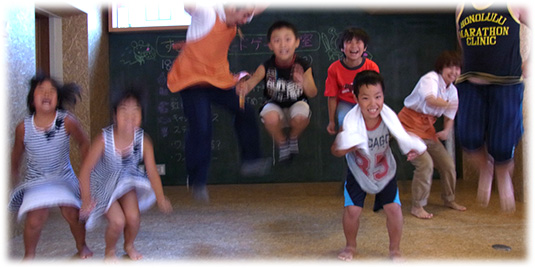 15 2012-08-19-気仙沼教室-フォトパーティジャンプ
