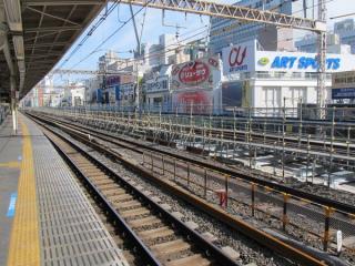 同じ地点で上野駅方向を見る。